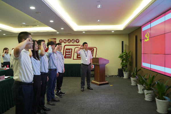 献礼建党百年| 凯时k8各级党组织集中收看建党百年庆祝大会