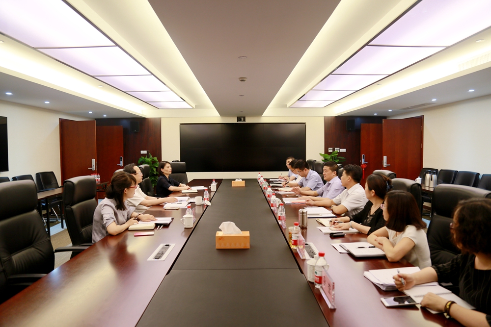 集团公司党委副书记黄伟建一行到凯时k8调研指导